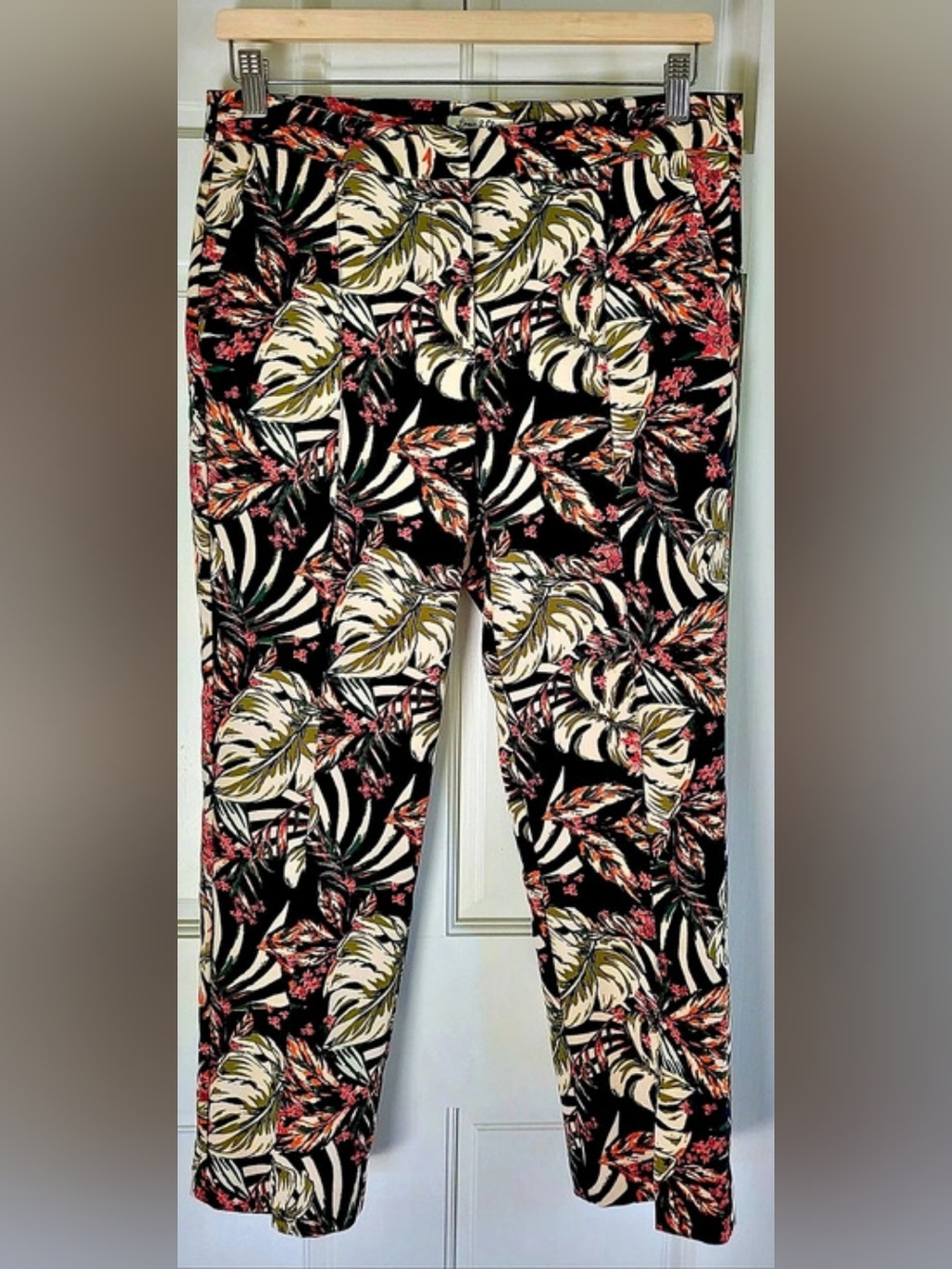 EMMA & OLIVIA Floral Print Pants in Black & Green